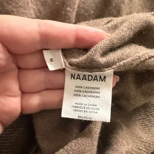 NAADAM Signature Cashmere‎ V-Neck Midi Dress Latte Brown Medium thumbnail 5