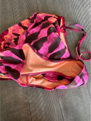 Aerie One Shoulder One Piece Swimsuit in Neon Peach & Pink Women’s Small thumbnail 9