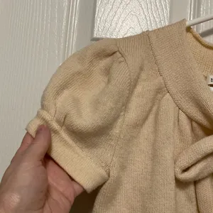Banana Republic Cream Cropped Bolero Puff Sleeves 100% Merino Wool Sweater thumbnail 7