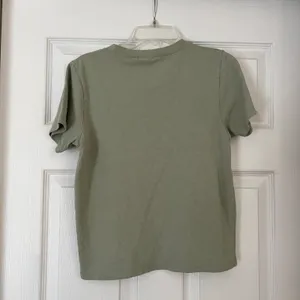 NWT John Galt Light Sage Green Short Sleeve T-Shirt Shirt thumbnail 5