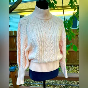 Nice  BCBG MAXAZRIA sweater 🍑🍑 thumbnail 5