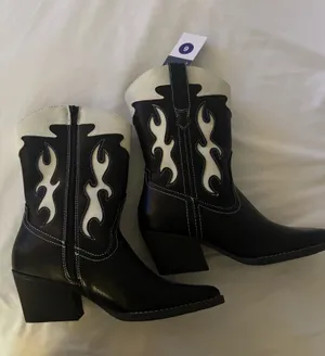 Black And White Short Cowgirl Boots thumbnail 1