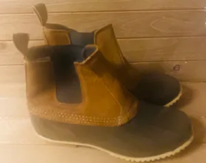 G.H. Bass Chelsea Woman Leather and Rubber Waterproof Duck Boots Sz 9 thumbnail 1