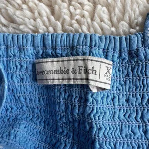 Abercrombie & Fitch Floral Crop Top - Size XS thumbnail 3