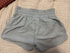 Lululemon Hotty Hot Short 2.5” thumbnail 2