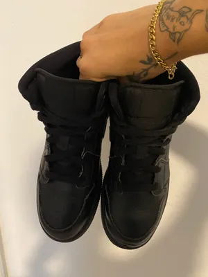 Jordan Air  1 Mid GS ‘Deep Black’ thumbnail 4