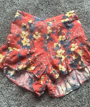 Cotton Candy Coral Floral High-Waist Ruffle Shorts thumbnail 1