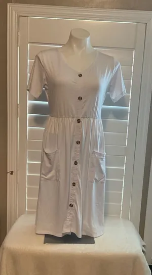 Casual White Button-Front Midi Dress with Pockets thumbnail 1