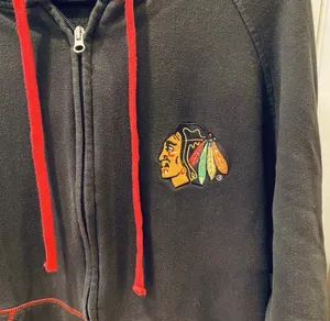 NHL Chicago Blackhawks Zip Up Hoodie Sweatshirt Hockey Black Red Mens M Oversize thumbnail 3