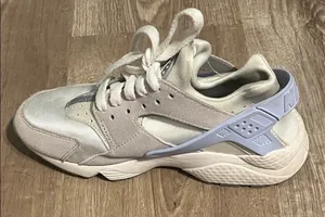 Nike Air Huarache Women’s thumbnail 2