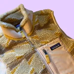 Patagonia Women’s Classic Retro-X Fleece Vest 🔥 thumbnail 2