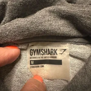 Gymshark cropped hoodie medium gray thumbnail 5