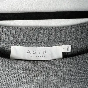 ASTR the label front‎ tie long sleeve gray top women’s size small thumbnail 4