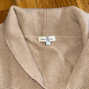 Cortland park 100% cashmere mock v neck open long sleeve sweater camel beige S thumbnail 3