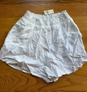 Aerie pull on white shorts size XS thumbnail 1