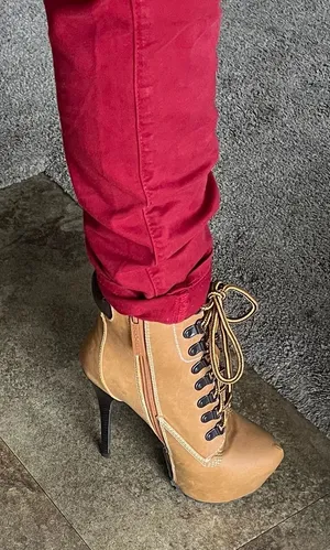 Breckelle's Timberland-style workbook stillettos thumbnail 1