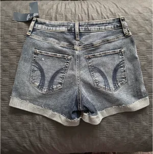 Hollister Curvy High-Rise Classic Short thumbnail 2