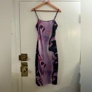 Pretty Little Thing SHAPE PINK ABSTRACT PRINT SLINKY SPAGHETTI STRAP MIDI DRESS thumbnail 6