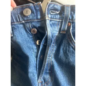 Levis Premium 501 Skinny Distressed Jeans Medium Wash Button Fly Women 26 thumbnail 8