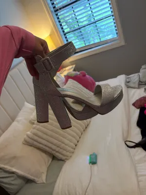 size 8 dream paris heels  thumbnail 3