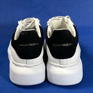 Women’s Alexander McQueen Larry Oversized White/Black Shoe Sz 38 1/2 Sz 7.5 US thumbnail 5
