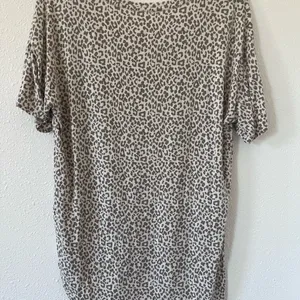 American Eagle soft & sexy leopard print Shirley sleeve tee thumbnail 2