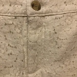 Abercrombie & Fitch lace style cream shorts womens size 25 0 short shorts‎ thumbnail 3