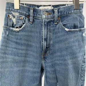 Abercrombie & Fitch‎ The Mom High Rise Distressed Jeans in Blue Size 24 or 00 thumbnail 4