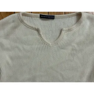 Brandy Melville Ribbed Cut Out Neck Crop Sweater Cream Size 4 Preppy Classic thumbnail 4