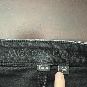 American Eagle Mom Straight Jeans Black Distressed Denim Women's Size 4‎ Short thumbnail 8