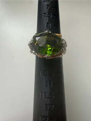 Oval Green Gemstone Cocktail Ring with Decorative Metal Accents thumbnail 2