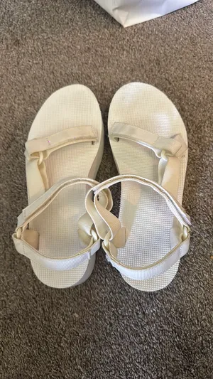 Tevas White Size 10 thumbnail 2