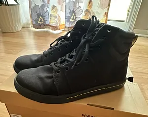 Rozarya Dr Martens thumbnail 1