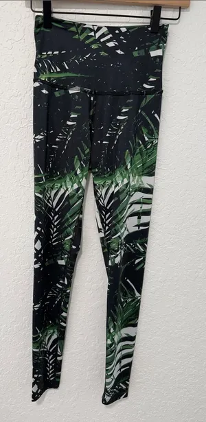 BEYOND YOGA Tropical Leaf-Print High-Waist Leggings Size Small thumbnail 1