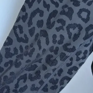 Balance Athletica Vitality High Rise Kingdom Leggings Panther Black Velvet M thumbnail 8