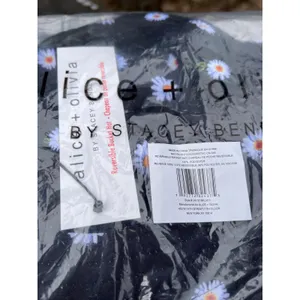 NEW alice + olivia Floral Black White Reversible Bucket Hat thumbnail 2