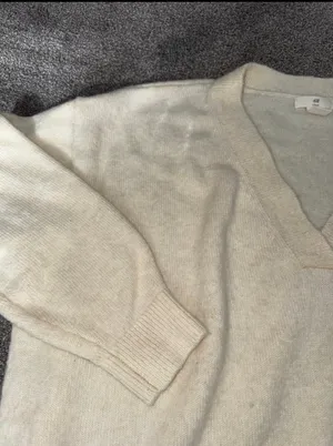 Creme V-Neck Sweater H&M thumbnail 3