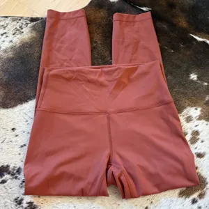 LULULEMON Wunder Train‎ High-Rise Crop 23" In Dark Terracotta Size 6 thumbnail 3