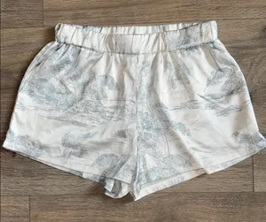 VINTAGE HAVANA White & Blue Tropical Print Stretch Waist Satin Shorts Size Small thumbnail 1