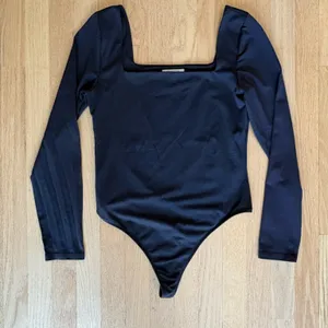 Aritzia Babaton Black Long Sleeve Bodysuit thumbnail 2