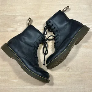 Dr. Martens 1460 8-Eye Sz 6 thumbnail 1