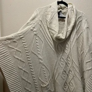 BCBGMaxazria Poncho Oversized Sweater Beige Cable Knit Geometric Pullover Sz S/M thumbnail 4