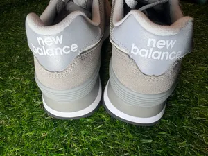 New Balance gorgeous neutral every day sneakers. Women’s size 5 thumbnail 5