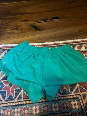 Lululemon Hotty Hot Shorts 2.5" Low-Rise thumbnail 2