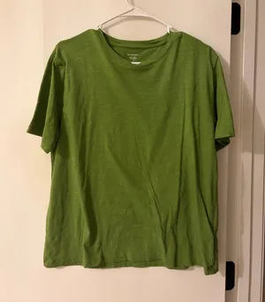 green tshirt Size M thumbnail 1