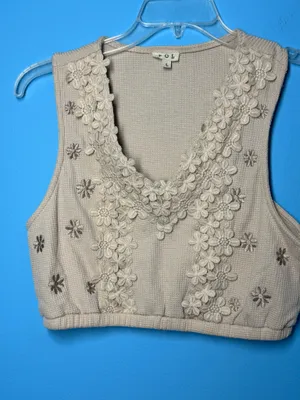POL Women's Beige Waffle Knit Floral Embroidered Cropped Vest thumbnail 8
