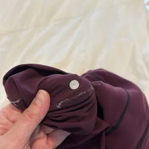 Lululemon On the Right Track Relaxed fit Pant Burgandy/ Wine size 10. thumbnail 11