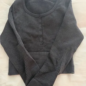 Aerie off-line thermal crop Women's Black Long Sleeve Top thumbnail 1