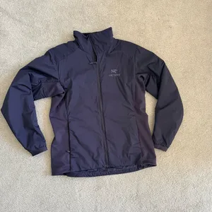 Arc’teryx Women’s Atom Jacket size L in black sapphire thumbnail 5