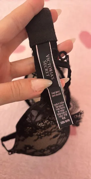 NWOT Victoria’s secret black and nude lace dream angels lined demi bra 32D thumbnail 5